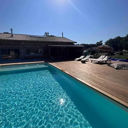 La Bergerie De Polly Holiday home